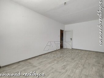 Pronájem panel bytu 2+1 s komorou [64m2] Pražské předměstí, - 3