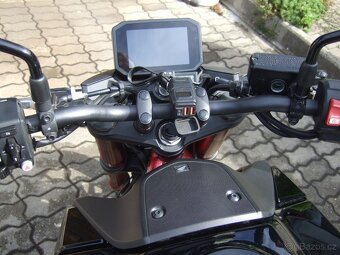 Honda Hornet 750 - 3