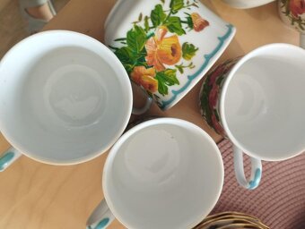 ručně malované hrnečky a talíř - 3
