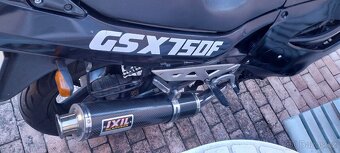 Suzuki GSX750F - 3