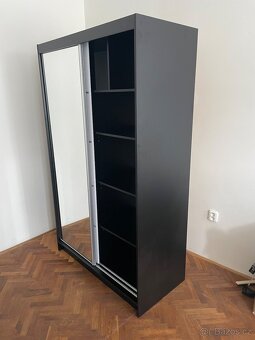 Šatní skříň Lino III šíře 120 cm se zrcadlem - 3