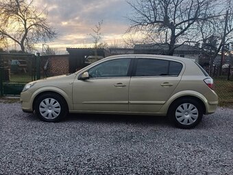 Benzínová Opel Astra 1.6 16V Twinport - 3