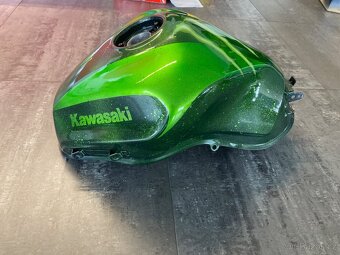 nádrž Kawasaki Z1000SX - 3