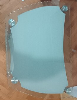 Skleněný třípatrový stůl - 3
