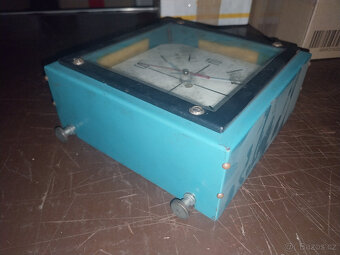 Hodiny vyndané z vojenské Praga V3S - 3