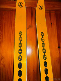 RETRO SJEZDOVÉ LYŽE ARTIS - 3