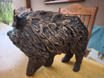 Bronzová socha divočáka - 3