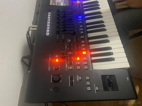 Yamaha Genos - 3