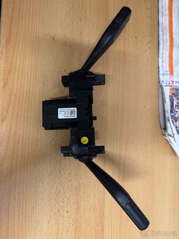 Originál páčky stěračů a blinkrů ze Škody Rapid 6RA953501R - 3