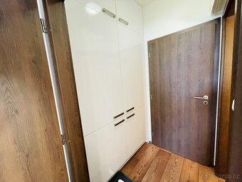 Pronájem 1+kk, přízemí, vybavený, terasa, parkovací místo - 3