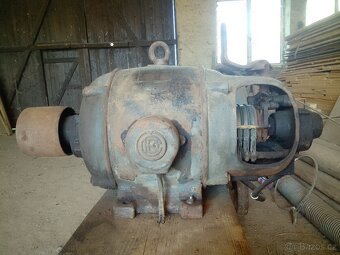 historický stabilní elektromotor - 3