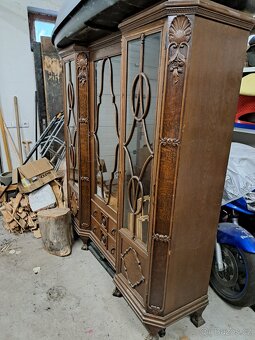 Prodám starožitnou knihovnu - 3