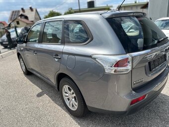 Mitsubishi Outlander 2.0 i16/V110KW r.v.10/2012 - 3