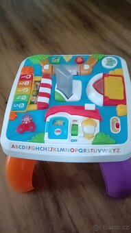 Hrací stoleček Fisher Price pejskům stoleček - 3