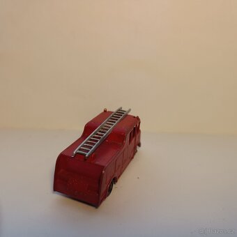 Matchbox RW No9 Marquis Series III Fire Engine - 3