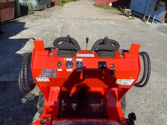 mini nakladač kolový 23Hp - 3