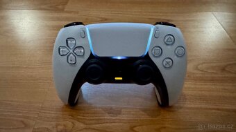 Ovladač pro PS5 Dualsense + stativ - 3