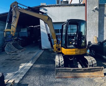 Bagr CAT 305C - 3