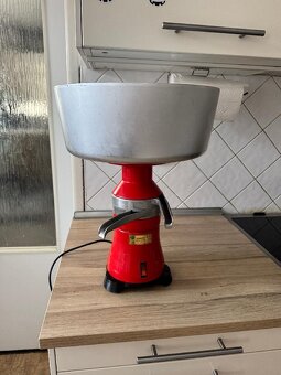 Prodám elektrickou odstředivku na mléko - 3