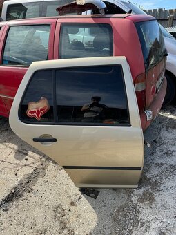 VW Golf 4 Hatchback- Dveře - 3