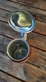 Porcelánový pivní půllitr s cínovou otevírací pokličkou - 3