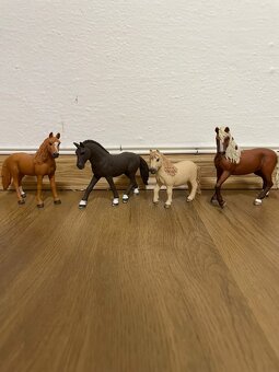 Schleich 42485 Horse Club Koňská stáj - 3