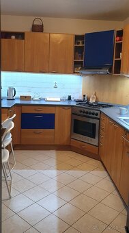 kuchyň s funkčními spotřebiči v zachovalém stavu - 3