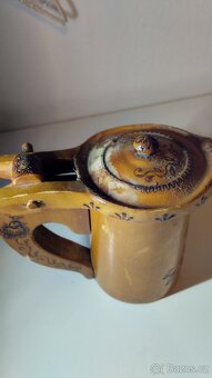 Starý dřevěný pivní korbel s víčkem - 3