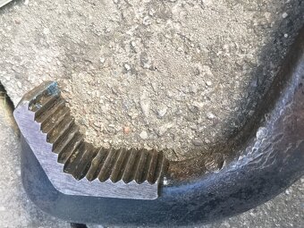 velký kloubový hasák ZBIROVIA - 3