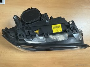 Přední pravé světlo BMW e46 (xenon) - 3