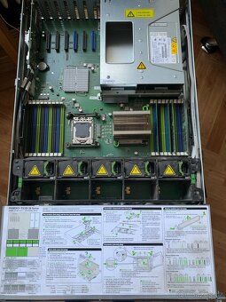 Fujitsu PRIMERGY RX300 S6 - 3