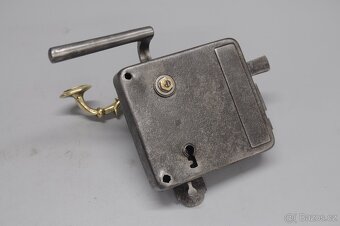 Krabicový ZÁMEK - 3