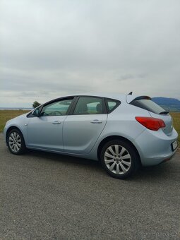 Opel Astra J 1.4i 74kW první majitel najeto pouze 49tis.km - 3