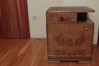 Starožitná skříň, dřevěná, půlená  a 2 noční stolky - 3