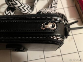 Cerna kabelka pekna - 3