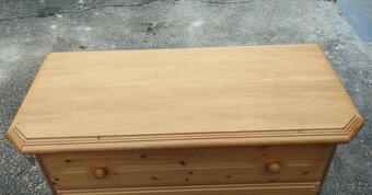 Dřevěná komoda - 3