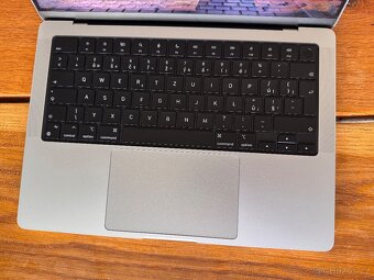 Apple MacBook Pro 14" / M3 Pro / 18GB / 512GB / stříbrný - 3