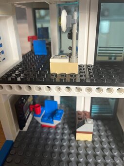 Lego 7498 Policejni stanice - 3