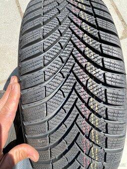 Dvě nové zimní pneu 205/55/16 Semperit - 3