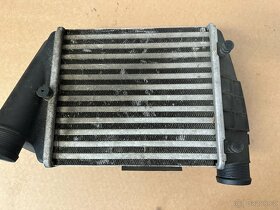 Audi A4 B7 intercooler 3.0TDi prává strana - 3