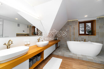 Prodej luxusní vily [462 m2] s rodinným domem pro hosty [100 - 3