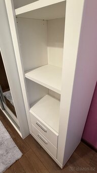 Vysoký regál + psací stůl – bílý nábytek ve velmi pěkném sta - 3