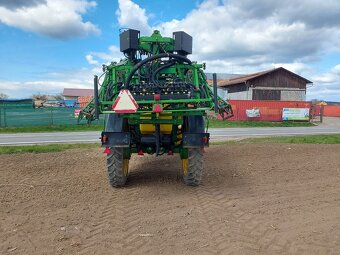 postřikovač John Deere 840 - 3
