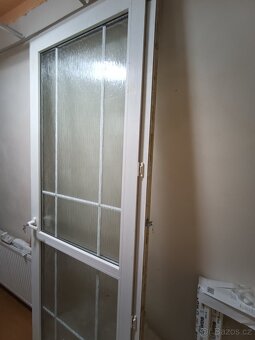 Pravé uzamykatelné prosklené dveře - 3