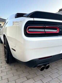 Dodge Challenger 5.7 Hemi Shaker - 3
