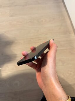 Prodám Apple iPhone 16 Pro 128GB černý - baterie 100% stav - 3