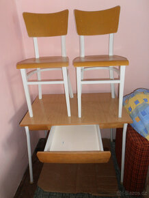 STAROŽITNÉ ŽIDLE A STŮL PO RENOVACI - 3