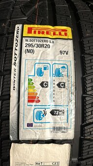 prodám 2 ks zimních pneumatik 295/30 R20 97V - 3