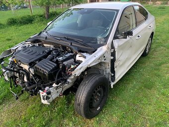 Predám havarovanú Škoda octavia 4 2.0tdi 85 kW 2023. - 3