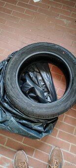 Prodám letní pneu 215 55 R17 94V - 3